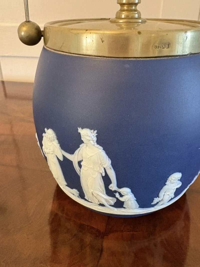 Antique Victorian Quality Wedgwood Jasperware Biscuit Barrel - Image 7